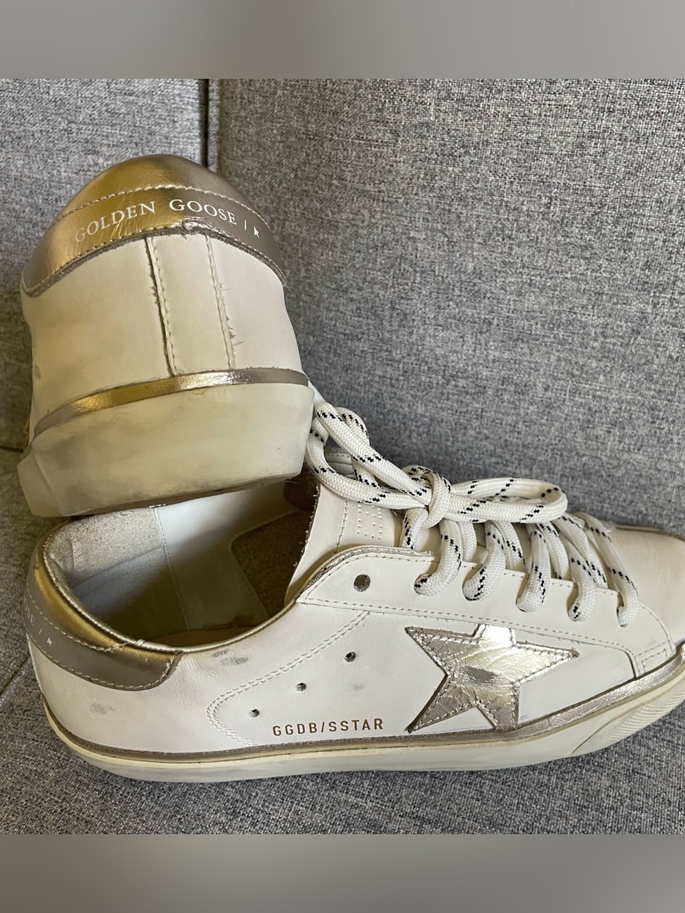 BNIB Golden Goose Superstars size 37. White leather & light Gold Star Sneakers - Picture 2 of 10